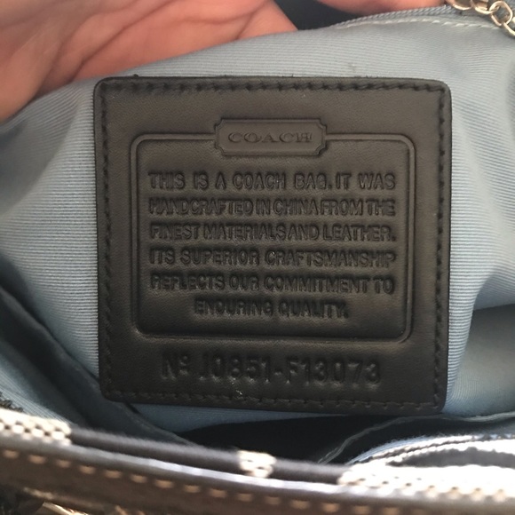 13073 Coach Hamptons Signature Stripe Carryall - Picture 9 of 9